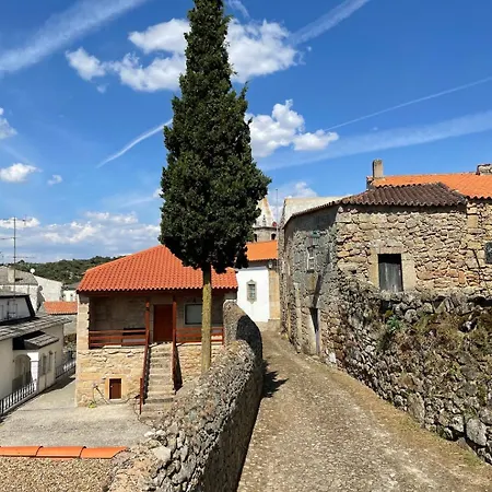 Casa De Sampaio - * Castelo Mendo