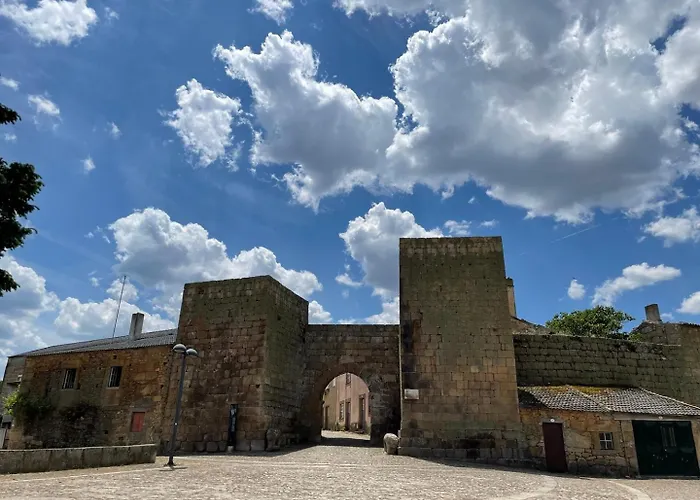 Casa De Sampaio, Castelo Mendo