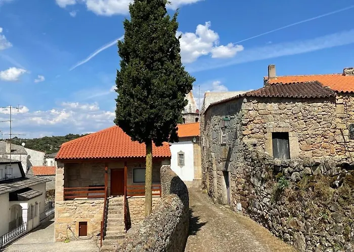 Casa De Sampaio, * Castelo Mendo